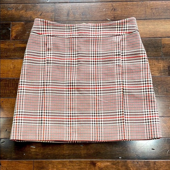 Akris Punto Beige Red Green Plaid Skirt Above knee Size 10 Pleats Designer NWOT - Picture 3 of 14
